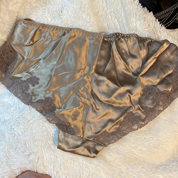 Vintage NWT Leigh Bantivoglio Silk Pantie size Small - Picture 3 of 4